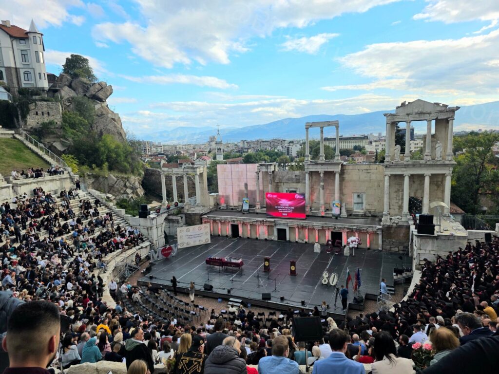 プロヴディフ医科大学歯学部卒業式が開催されました